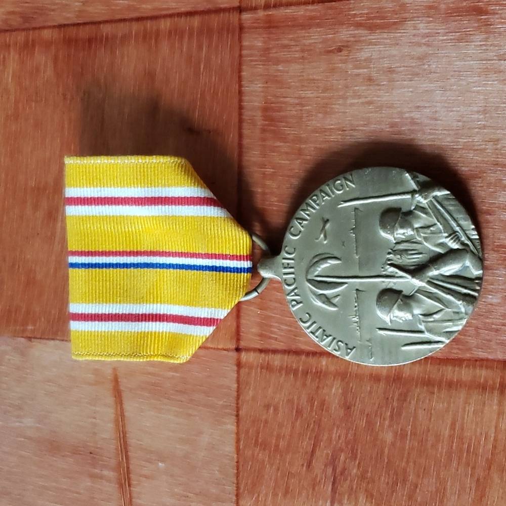 Military Medal Pin 19411945 Asiatic Pacific Campaign Gem